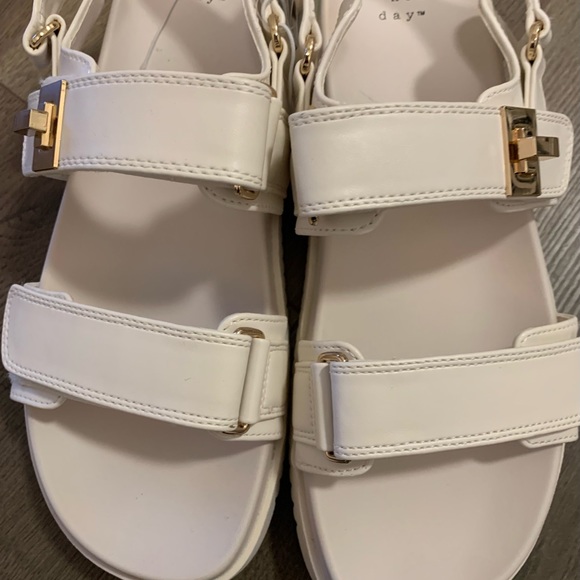 Women’s Dad Sandals - Picture 9 of 10
